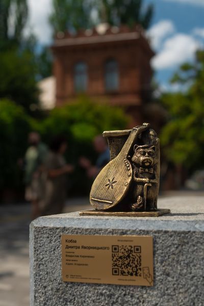 Значок металевий мініскульптури Дніпра "Кобза Яворницького" 7413445 фото